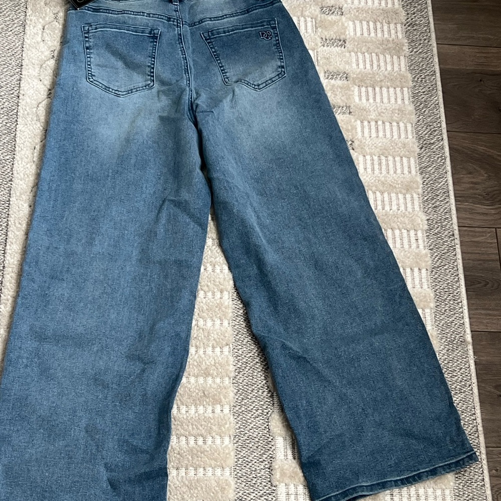 NWTS DG2 by Diane Gilman Any 3/$28 w/$4.99 ship  Floral Embroidered Cropped Jean - Picture 8 of 15